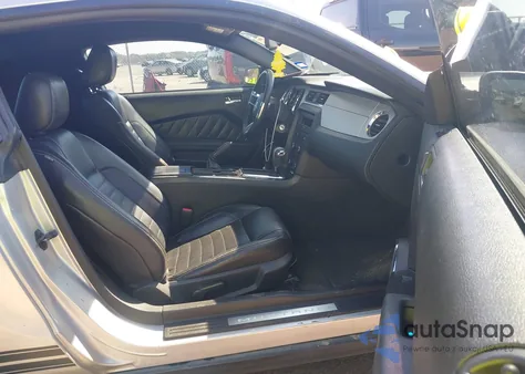 2012 Ford Mustang V6 Premium z USA, uszkodzony, nr VIN 1ZVBP8AM1C5228419